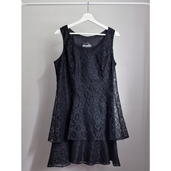 Black Sleeveless Lace Dress - Picture 1 of 5